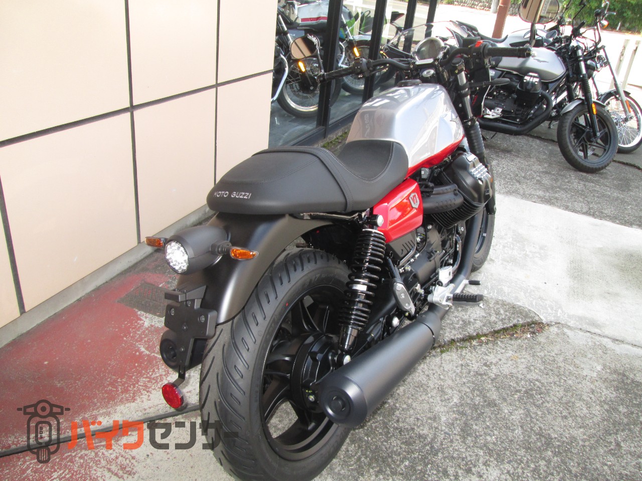 モトグッツィ V7ストーン850 コルサ ビキニカウルがカッコイイ