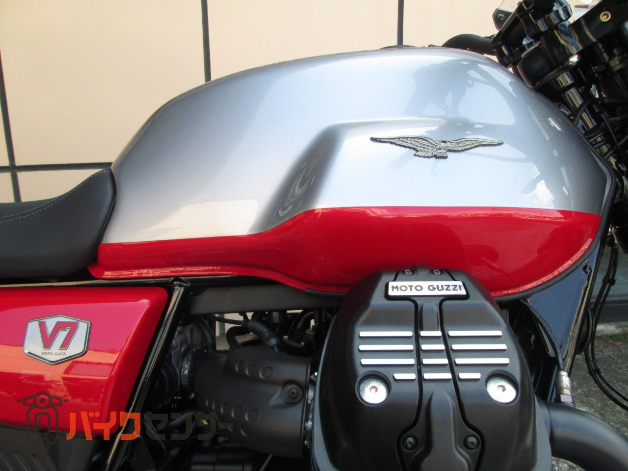 モトグッツィ V7ストーン850 コルサ ビキニカウルがカッコイイ