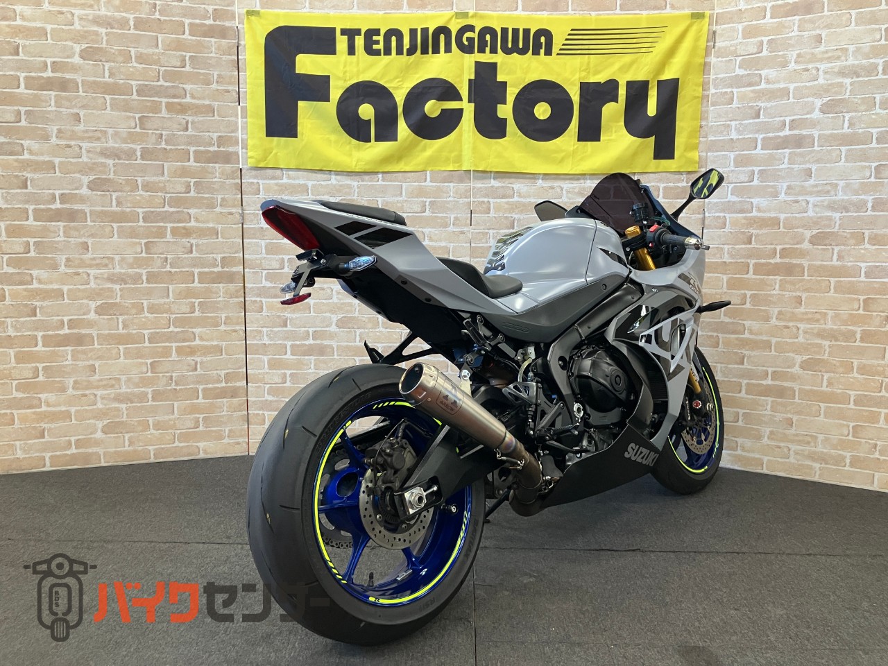 GSX-R1000R　アロースリップオン　フェンダーレス　スモークスクリーン_4