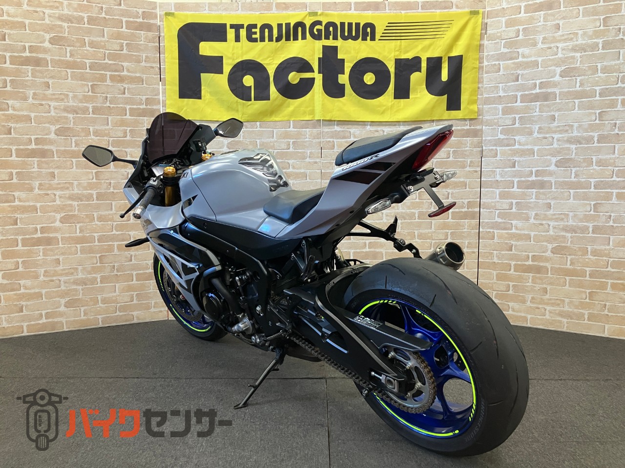 GSX-R1000R　アロースリップオン　フェンダーレス　スモークスクリーン_5