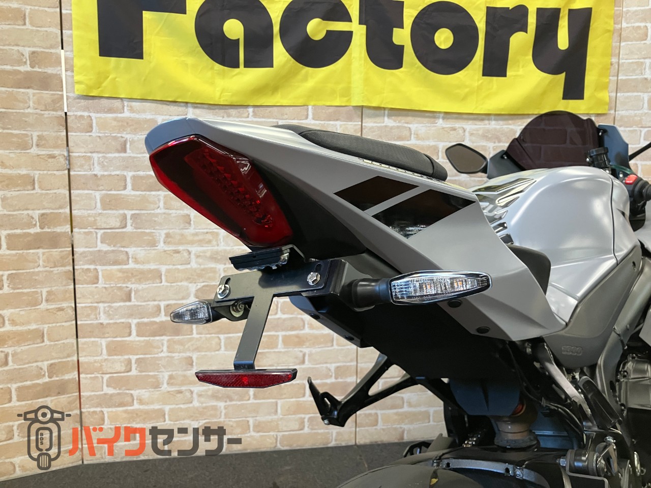 GSX-R1000R　アロースリップオン　フェンダーレス　スモークスクリーン_10