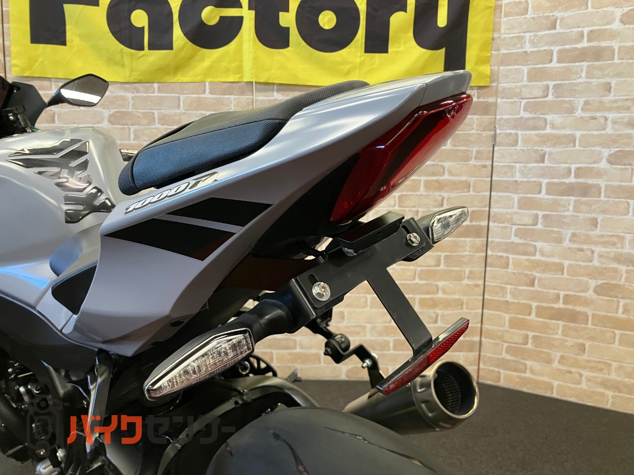 GSX-R1000R　アロースリップオン　フェンダーレス　スモークスクリーン_16