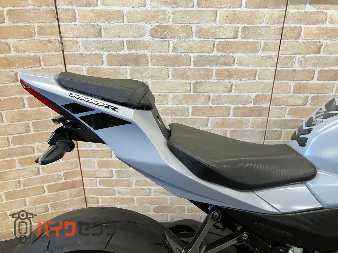 GSX-R1000R　アロースリップオン　フェンダーレス　スモークスクリーン_45