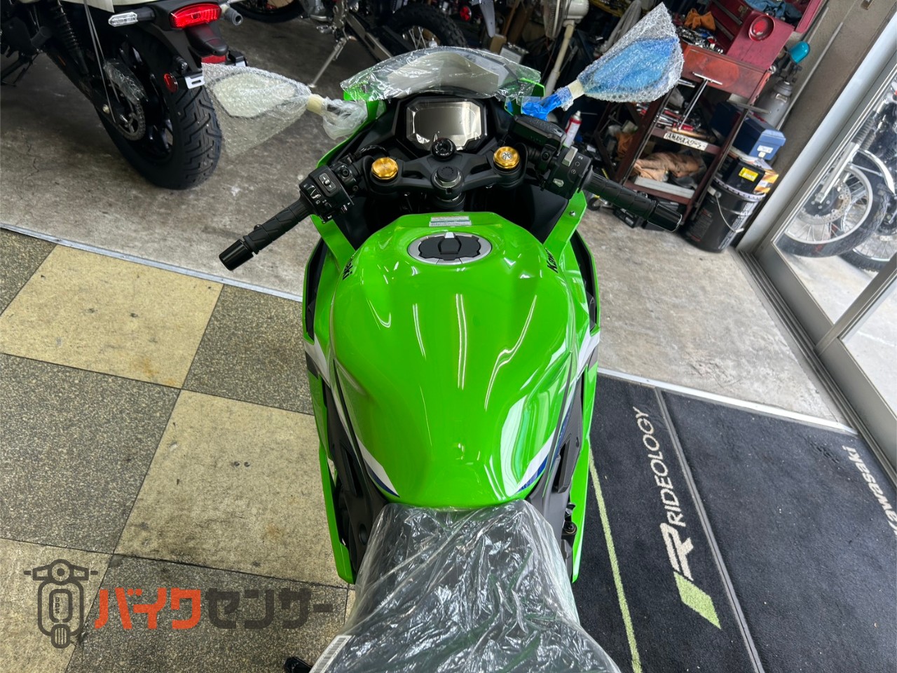 カワサキ NINJA ZX-4RR 2025年モデル クイックシフター トラクション