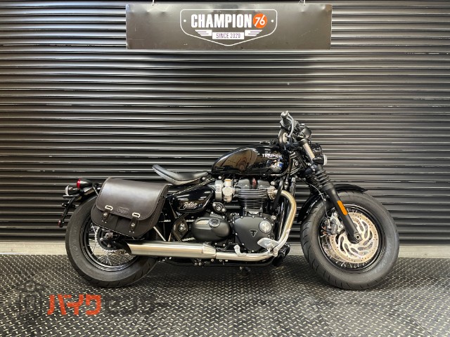 ボンネビルボバー　純正ＯＰサドルバッグ　エンジンガード　バーエンドミラー　フォアコン　ヘルメットロック　ＥＴＣ２．０