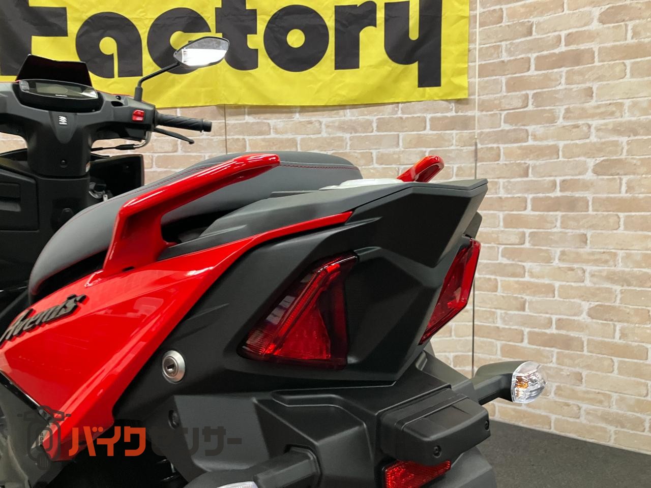 アヴェニス125　Ｍ6モデル　LEDヘッドライト　メットイン　サイドスタンド_6