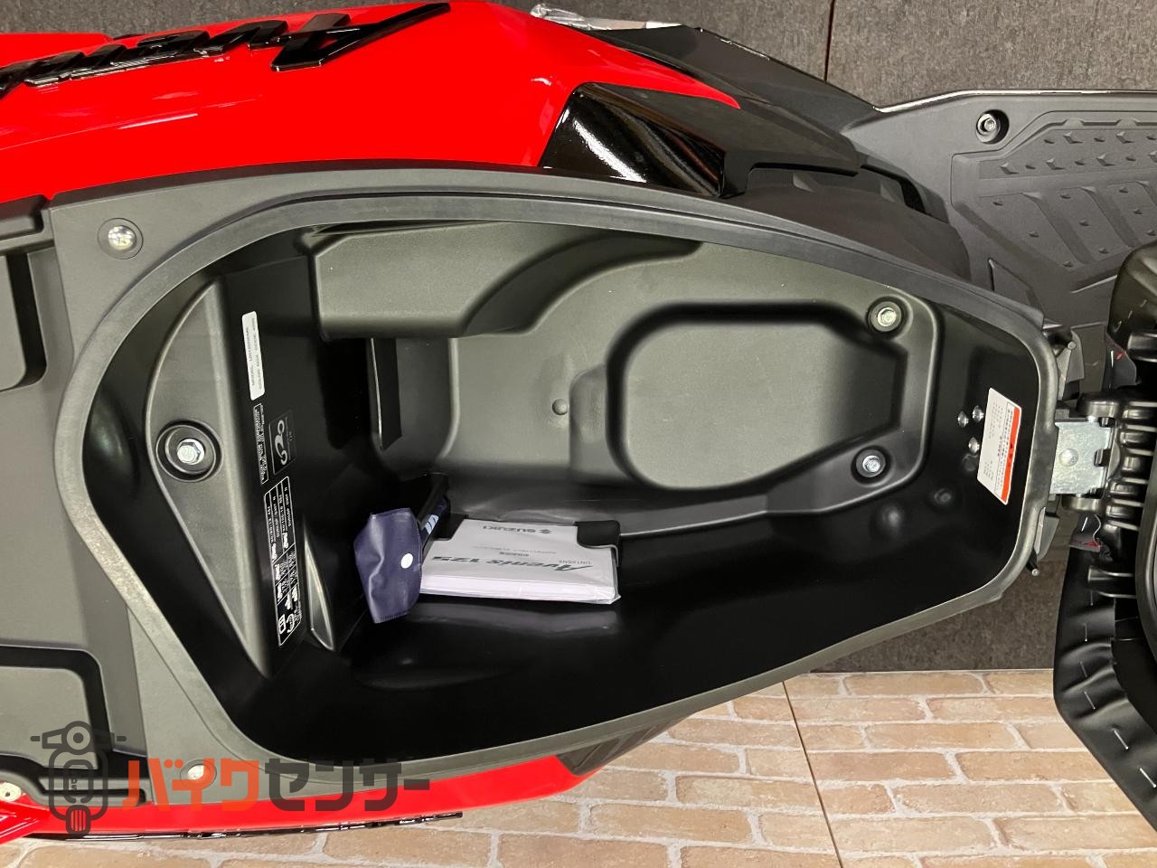 アヴェニス125　Ｍ6モデル　LEDヘッドライト　メットイン　サイドスタンド_15