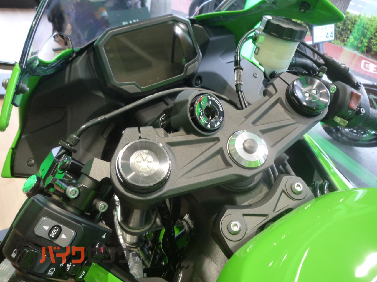 カワサキ 【新車】NINJA ZX-6R ETC2.0標準、公道最強のミドルスーパー