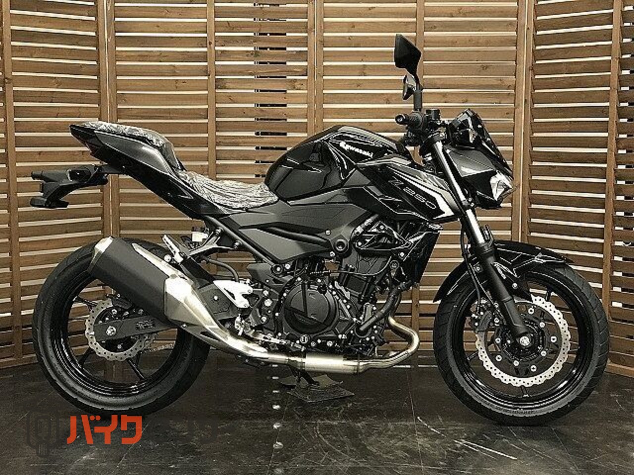 カワサキ Z250 2026年モデル エボニー・メタリックカーボングレー