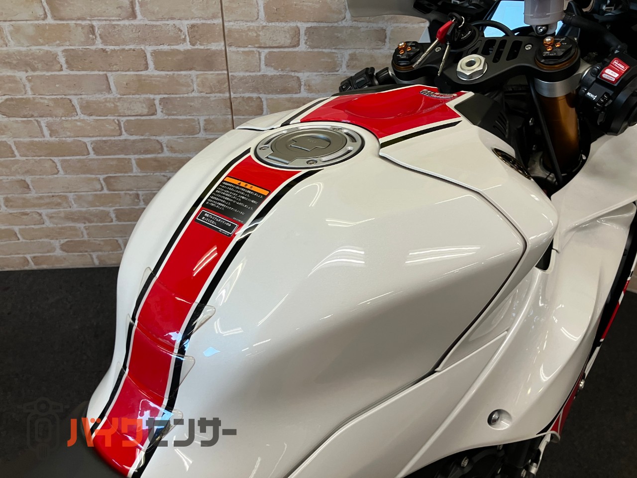 YZF-R1 60thアニバーサリー フェンダーレス_9