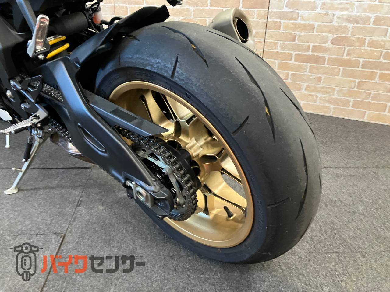 YZF-R1 60thアニバーサリー フェンダーレス_13