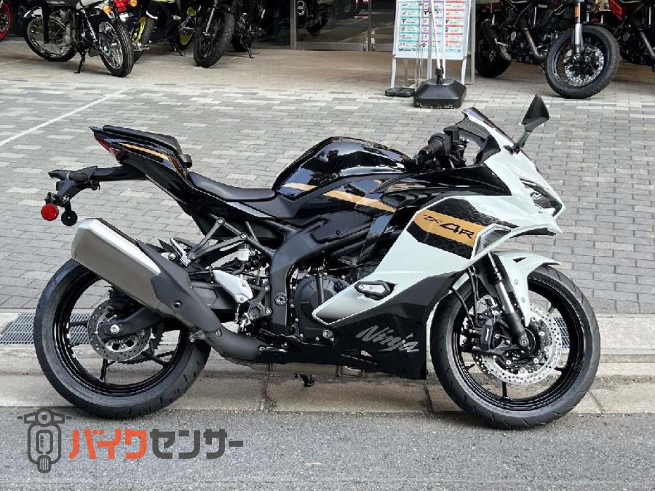 カワサキ NINJA ZX-4R SE 大人気カラー！！即納OK！！ B587407| BDS
