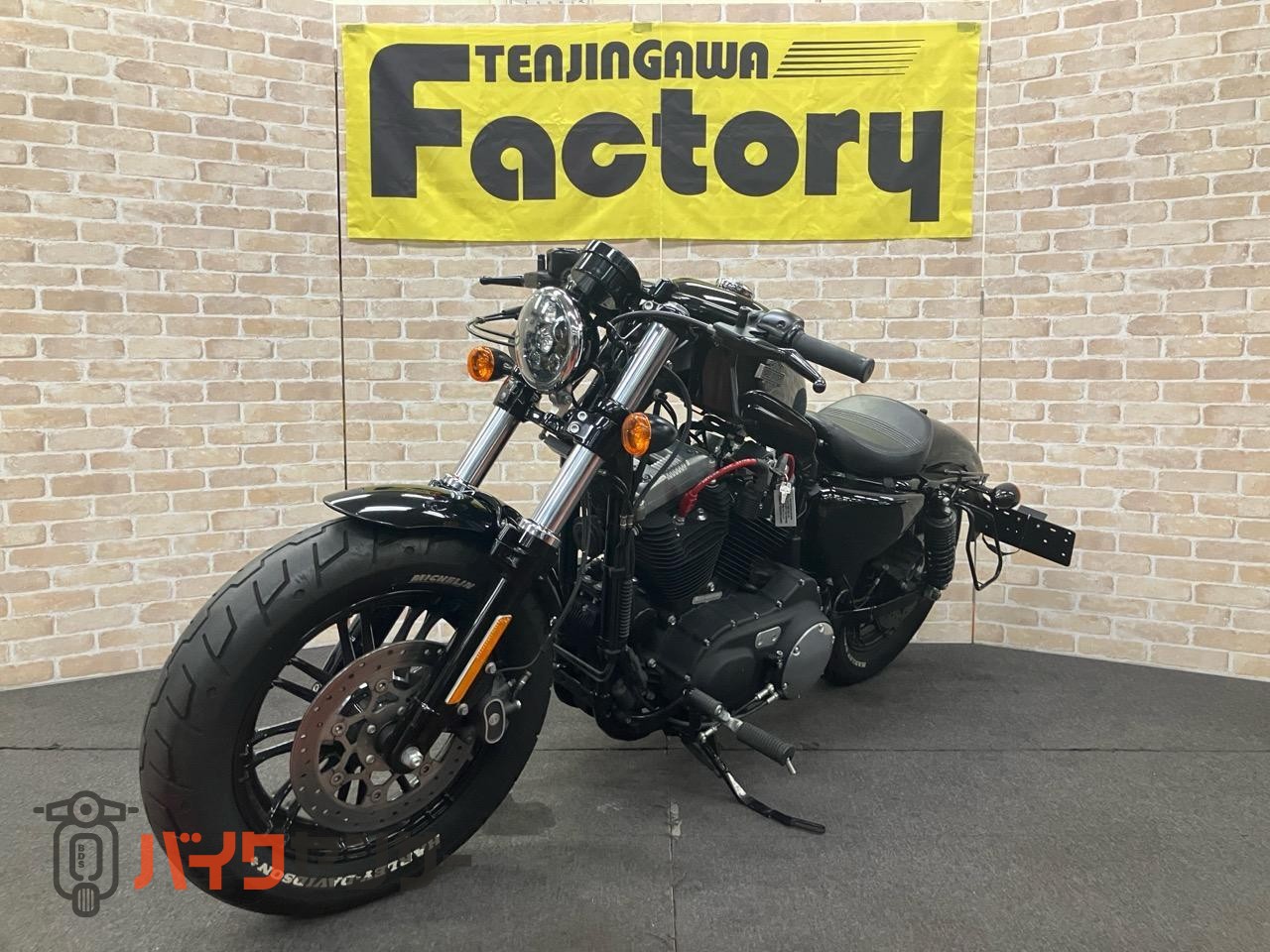 XL1200X フォーティエイト ローハンドル　LEDヘッドライト　タンクアップ　エアクリ　サイドナンバー　サイドバック_3