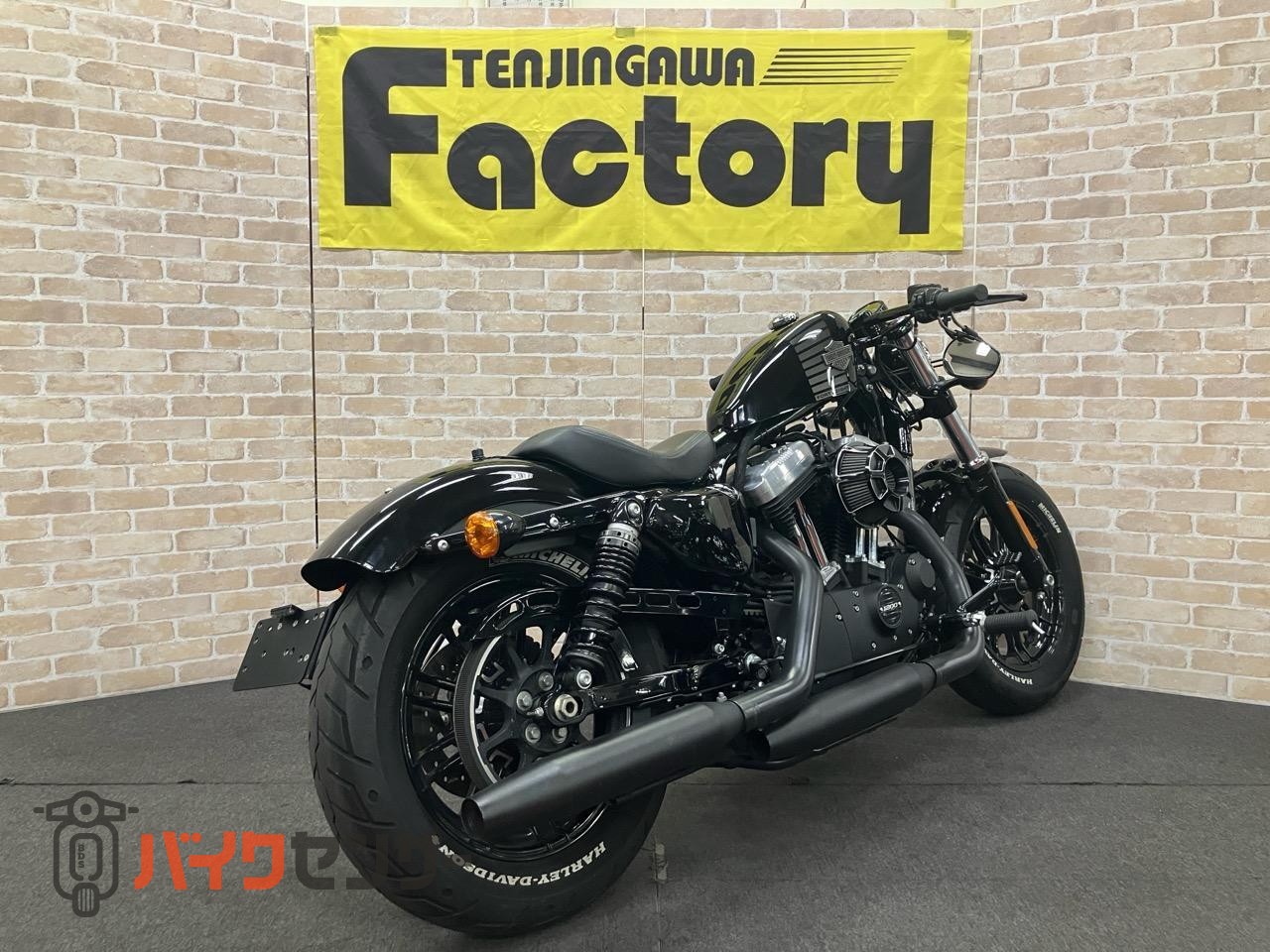 XL1200X フォーティエイト ローハンドル　LEDヘッドライト　タンクアップ　エアクリ　サイドナンバー　サイドバック_4