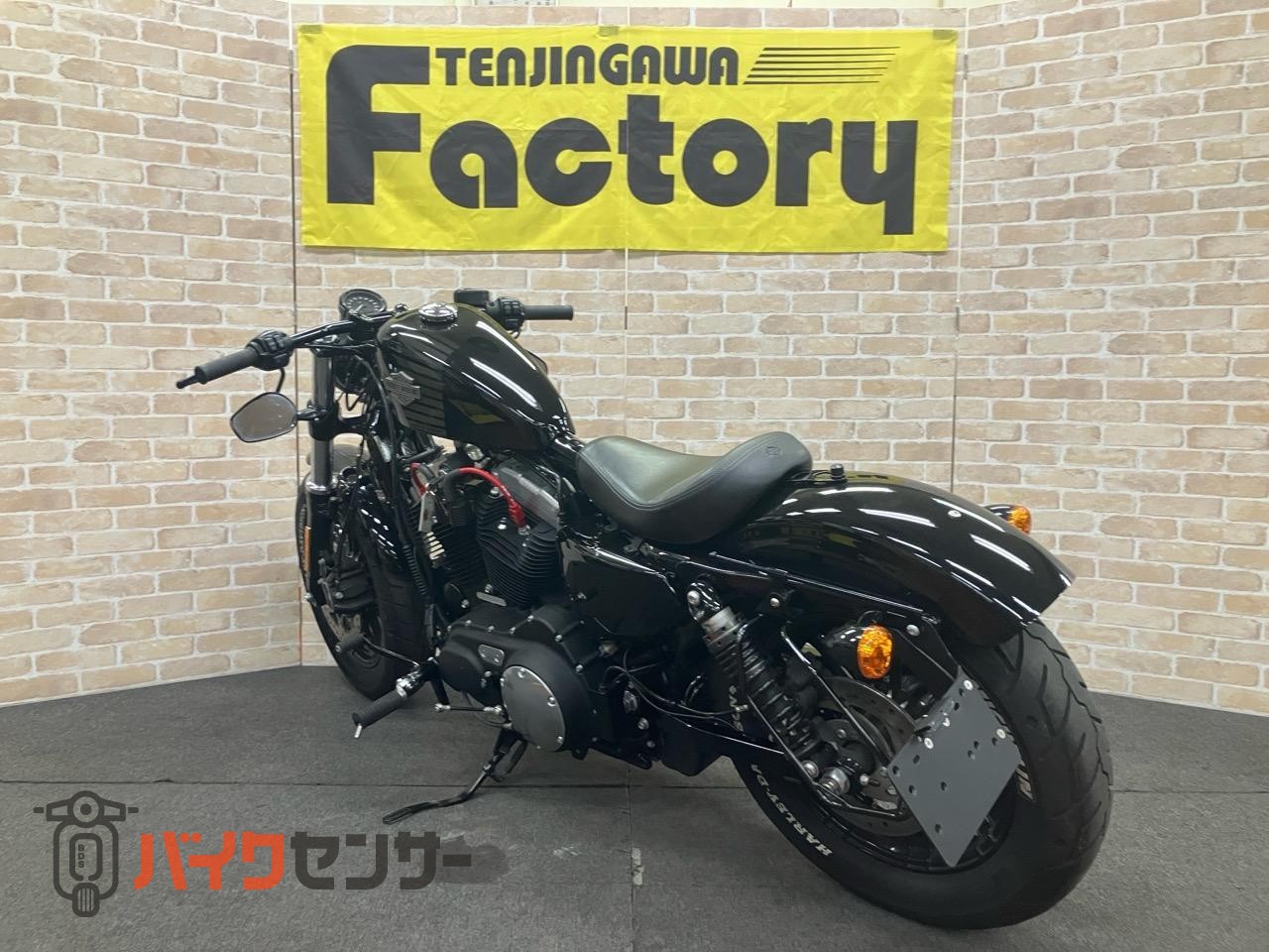 XL1200X フォーティエイト ローハンドル　LEDヘッドライト　タンクアップ　エアクリ　サイドナンバー　サイドバック_5