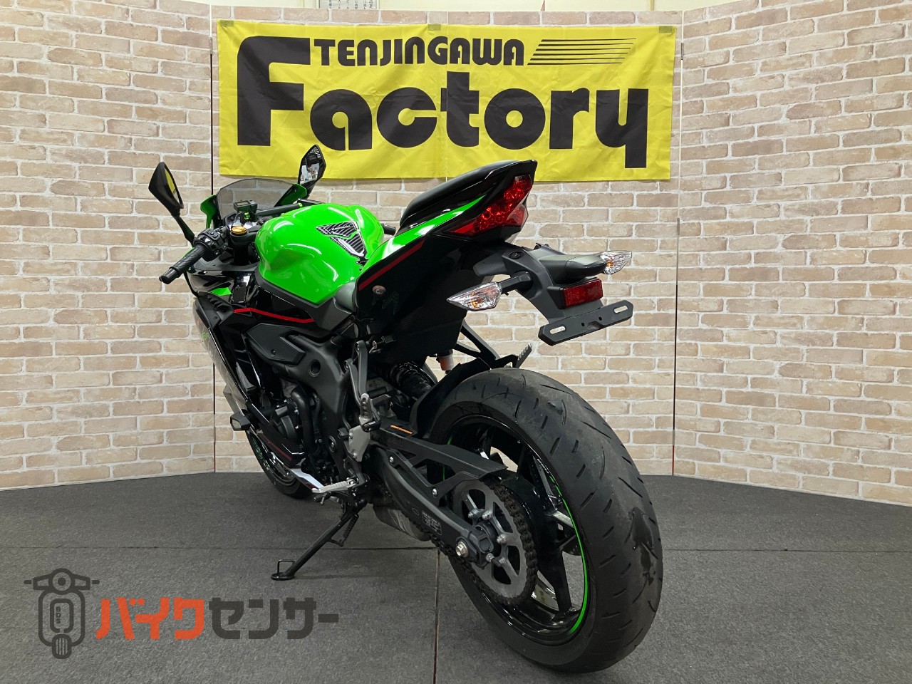 カワサキNINJA ZX-25R SE クイックシフター ラジエタースクリーン