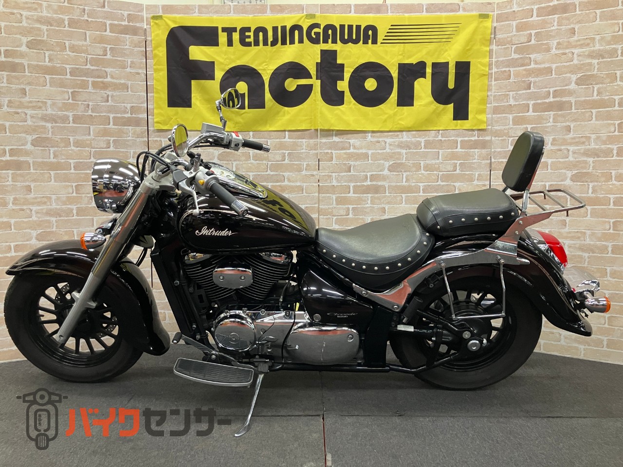 イントルーダー400クラシック　VK56A インジェクションモデル　キャストホイール　キャリアバックレスト_1