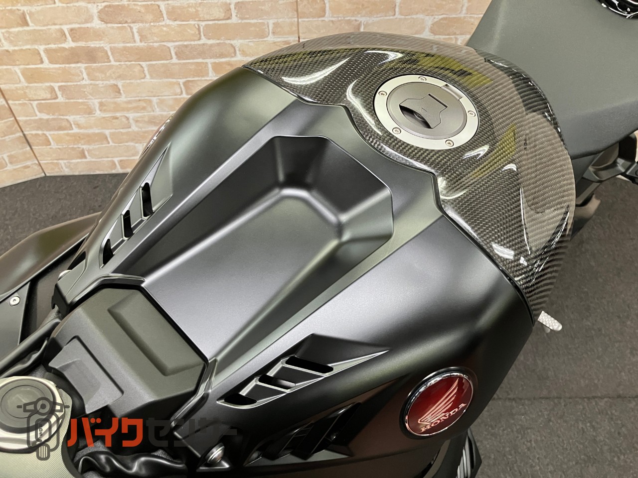 CBR1000RR-R 2022年モデル エッチングファクトリーコアガード カーボンタンクカバー シングルシートカウル フェンダーレス_17