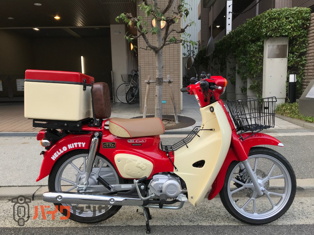 ホンダ スーパーカブ110ハローキティ限定車・ヨシムラマフラー 