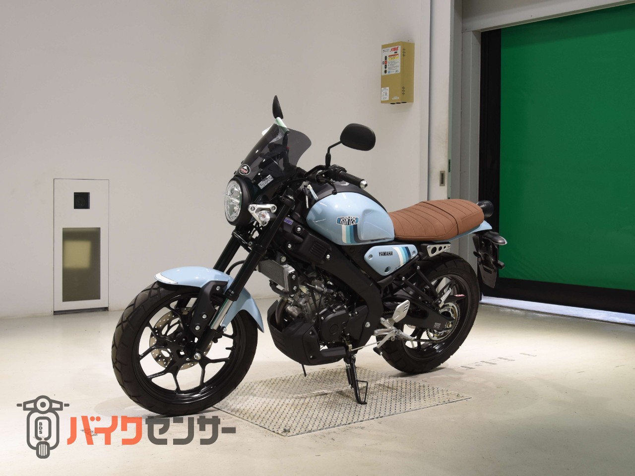 XSR125 ヨシムラマフラー メーターバイザー_3