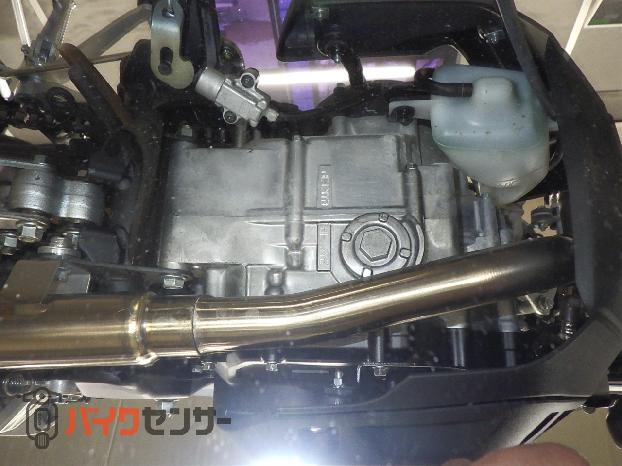 XSR125 ヨシムラマフラー メーターバイザー_7