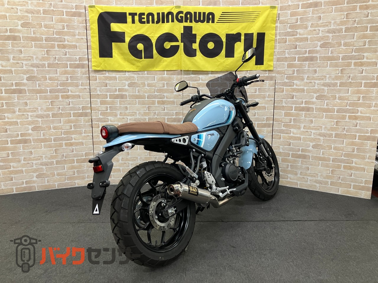 XSR125 ヨシムラ機械曲げGP-MAGNUMマフラー メーターバイザー_4