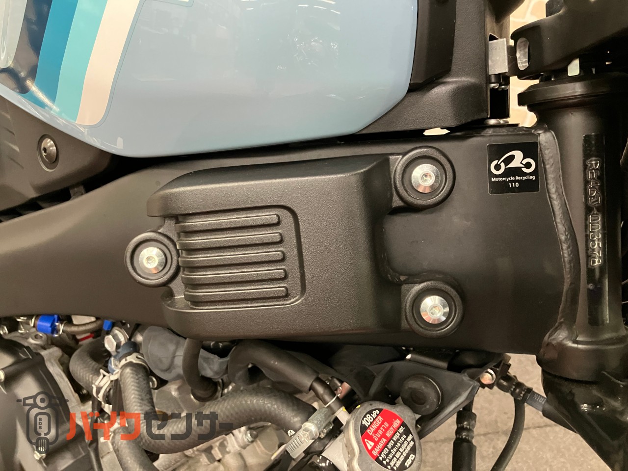 XSR125 ヨシムラ機械曲げGP-MAGNUMマフラー メーターバイザー_6