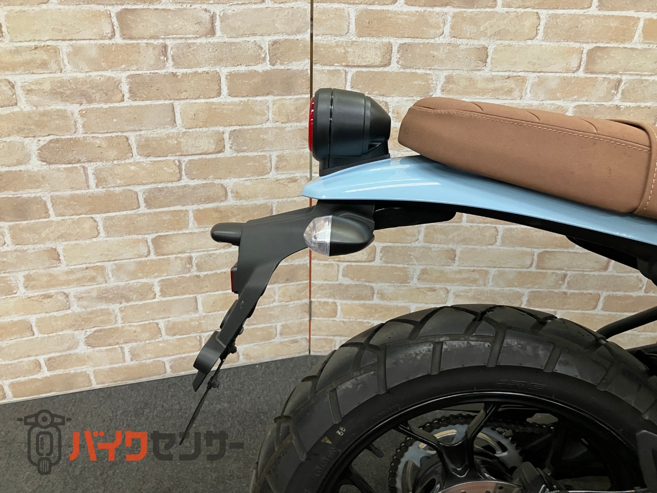 XSR125 ヨシムラ機械曲げGP-MAGNUMマフラー メーターバイザー_17