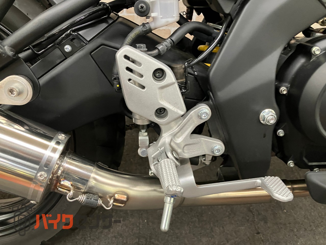 XSR125 ヨシムラ機械曲げGP-MAGNUMマフラー メーターバイザー_20