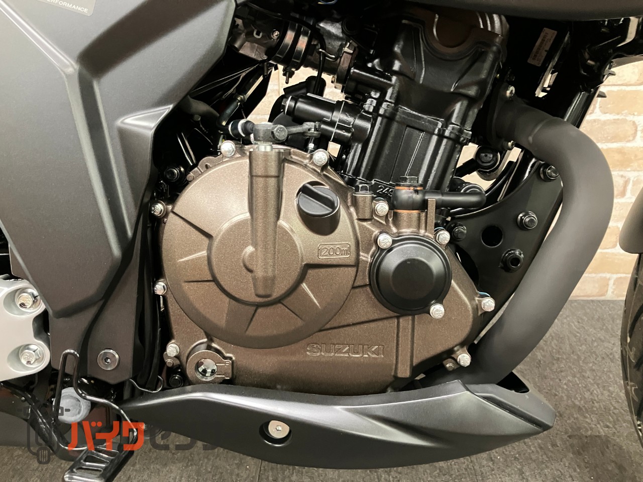 GIXXER250 2025年モデル LEDヘッドライト 油冷シングルエンジン_12