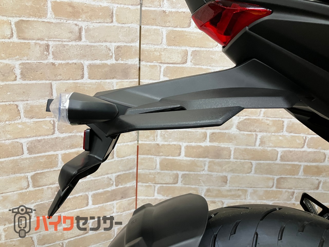 GIXXER250 2025年モデル LEDヘッドライト 油冷シングルエンジン_16