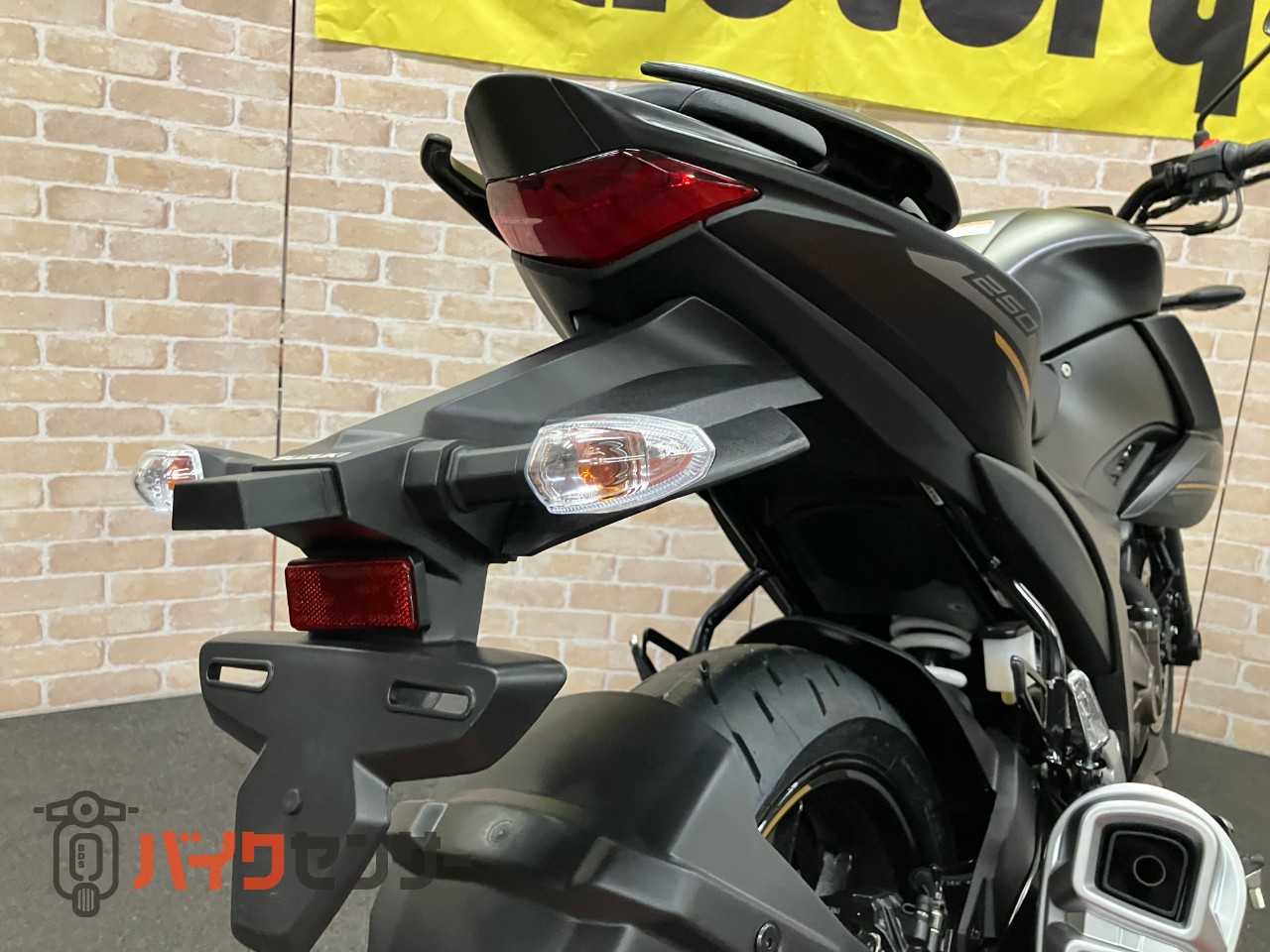 GIXXER250 2025年モデル LEDヘッドライト 油冷シングルエンジン_21