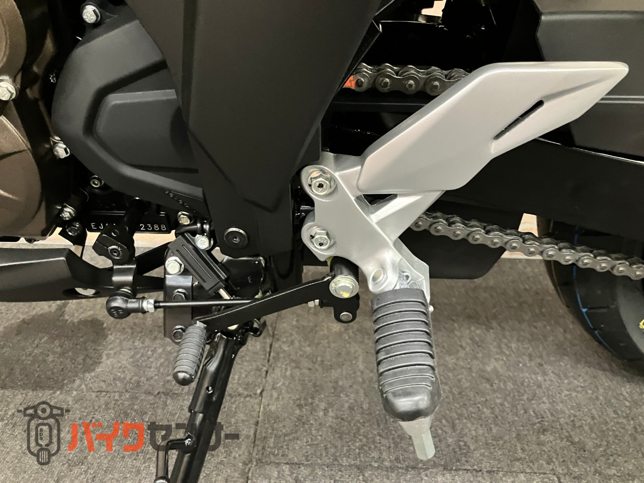 GIXXER250 2025年モデル LEDヘッドライト 油冷シングルエンジン_41