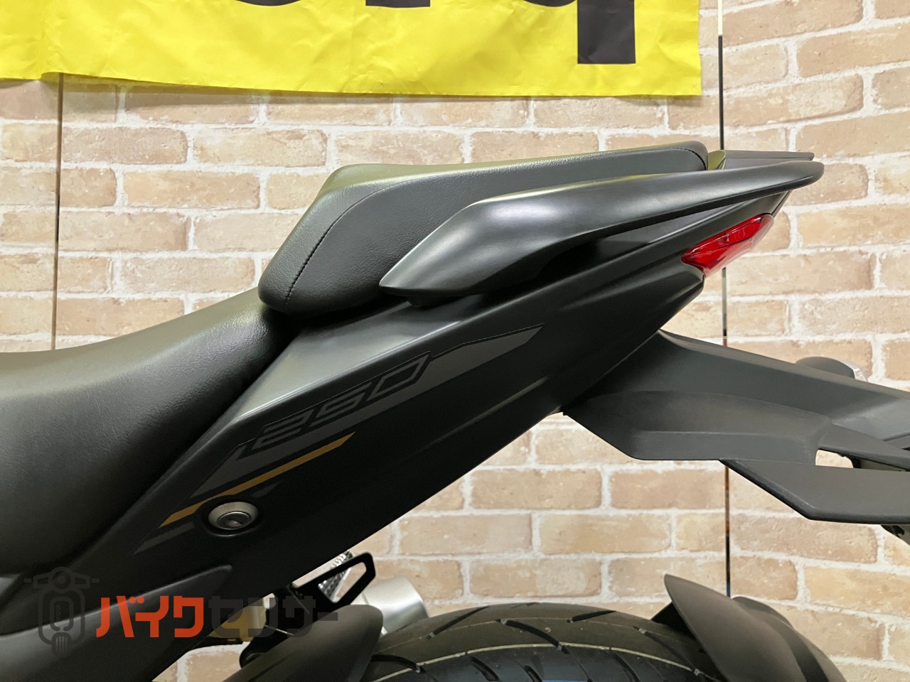 GIXXER250 2025年モデル LEDヘッドライト 油冷シングルエンジン_42
