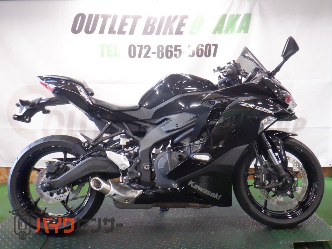 カワサキ NINJA ZX-25R 250CC4気筒モデル オールブラックカラー