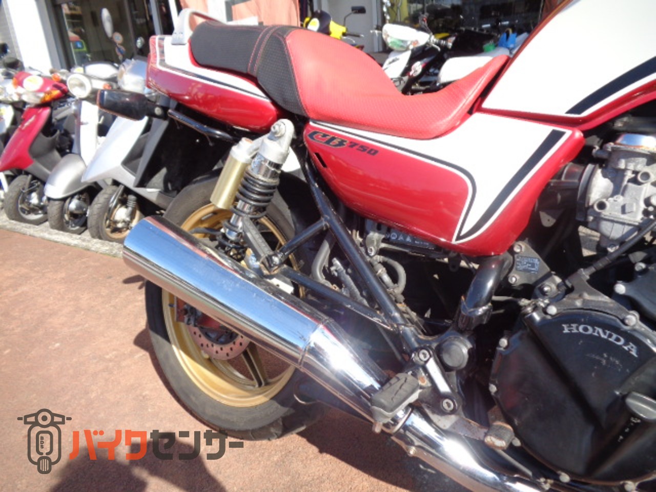 ホンダ CB750 RC42 空冷4サイクル4気筒エンジン ビキニ
