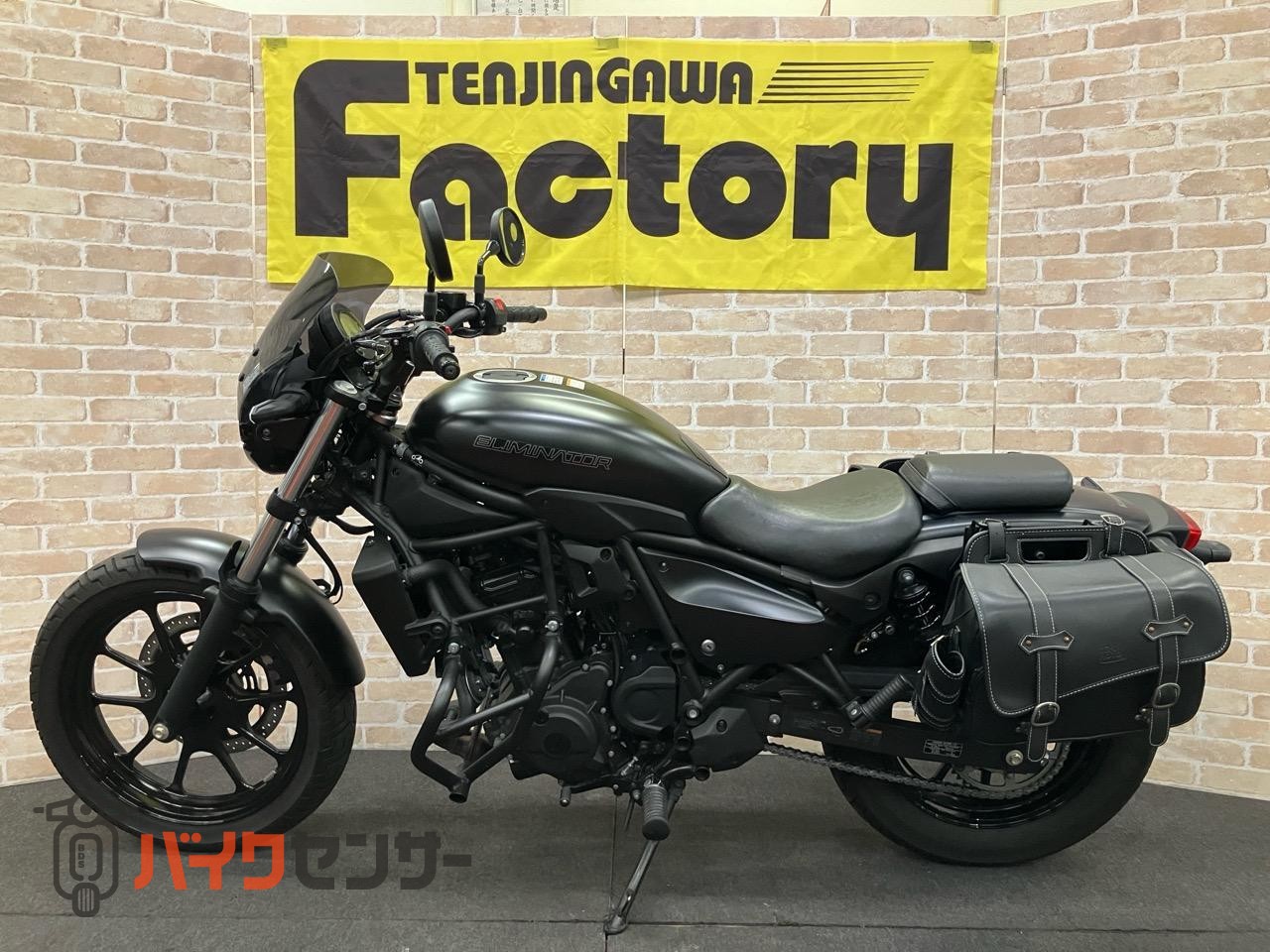 エリミネーター400　メーターバイザー　エンジンガード　トリックスター　スリップオン　サイドバック　コアガード_1