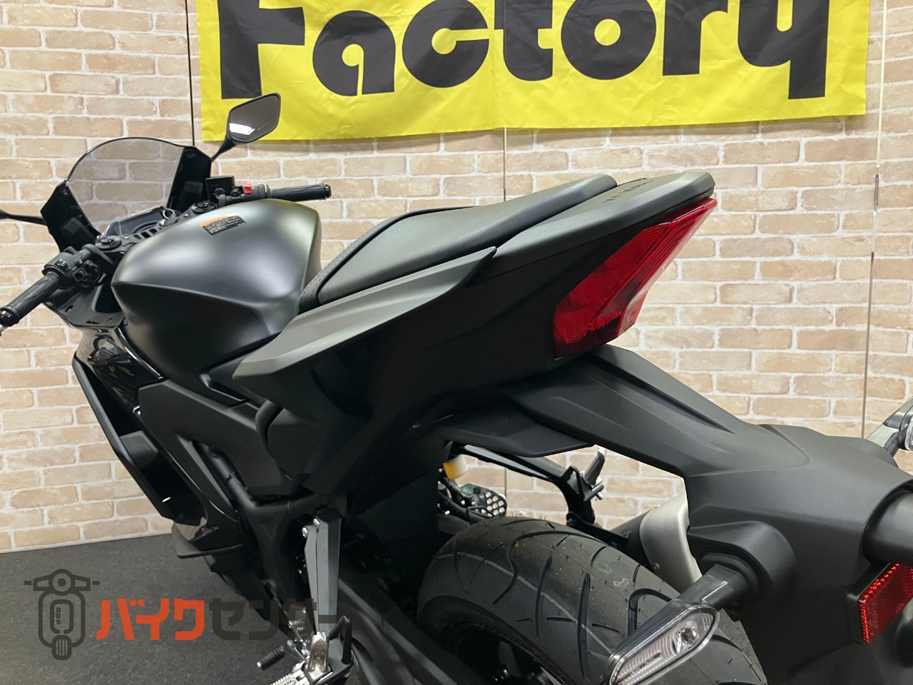 YZF-R25 2025年モデル LEDライト 中型軽量スーパースポーツ_7
