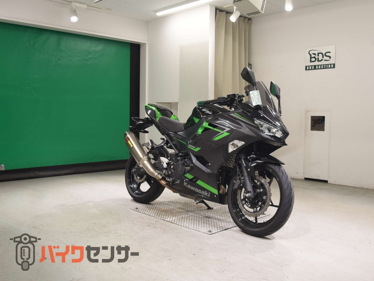 NINJA400 アクラポスリップオン コアガード サイドスライダー スクリーン ハイシート マウントバー バーエンド_2