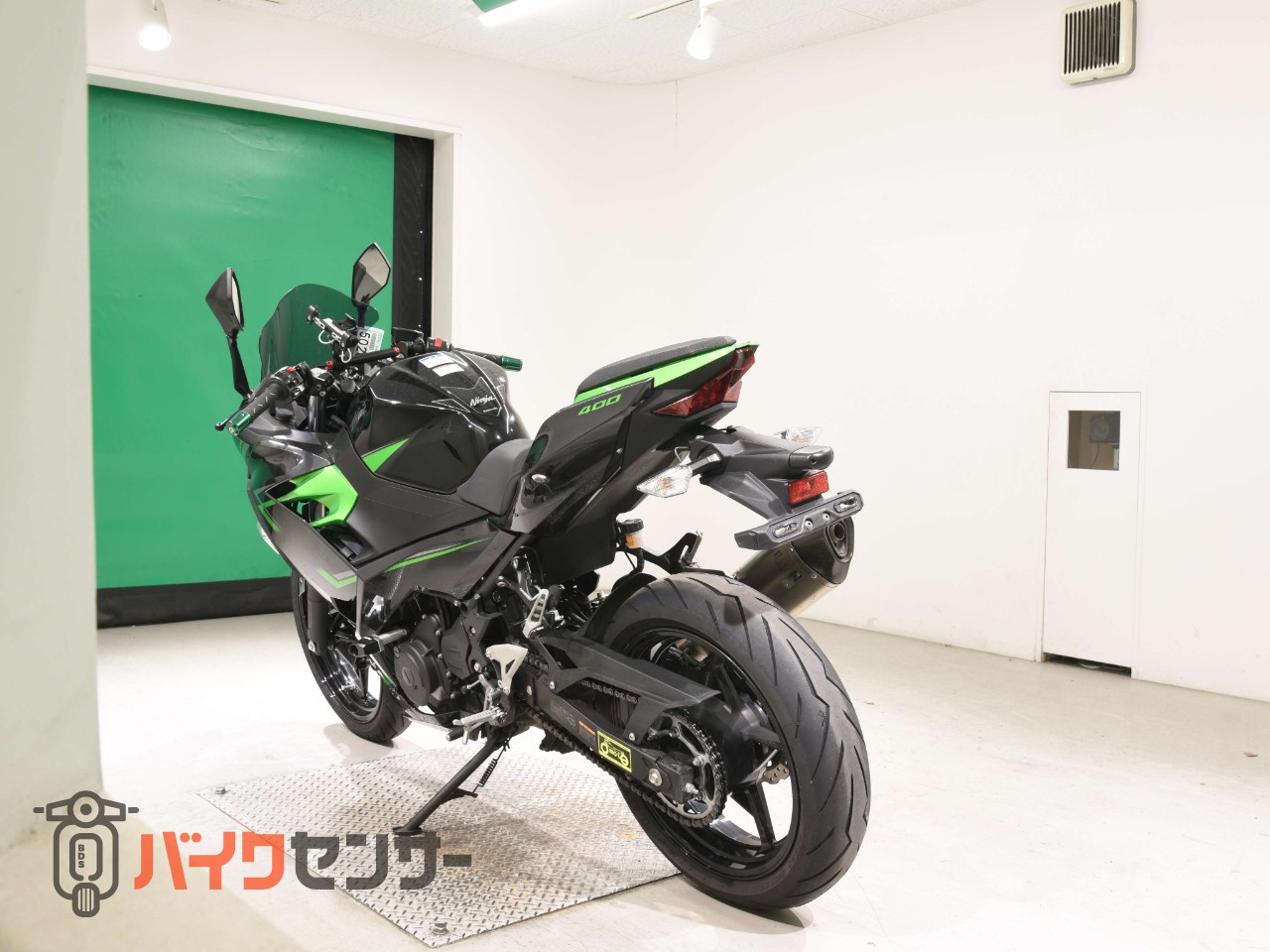 NINJA400 アクラポスリップオン コアガード サイドスライダー スクリーン ハイシート マウントバー バーエンド_5