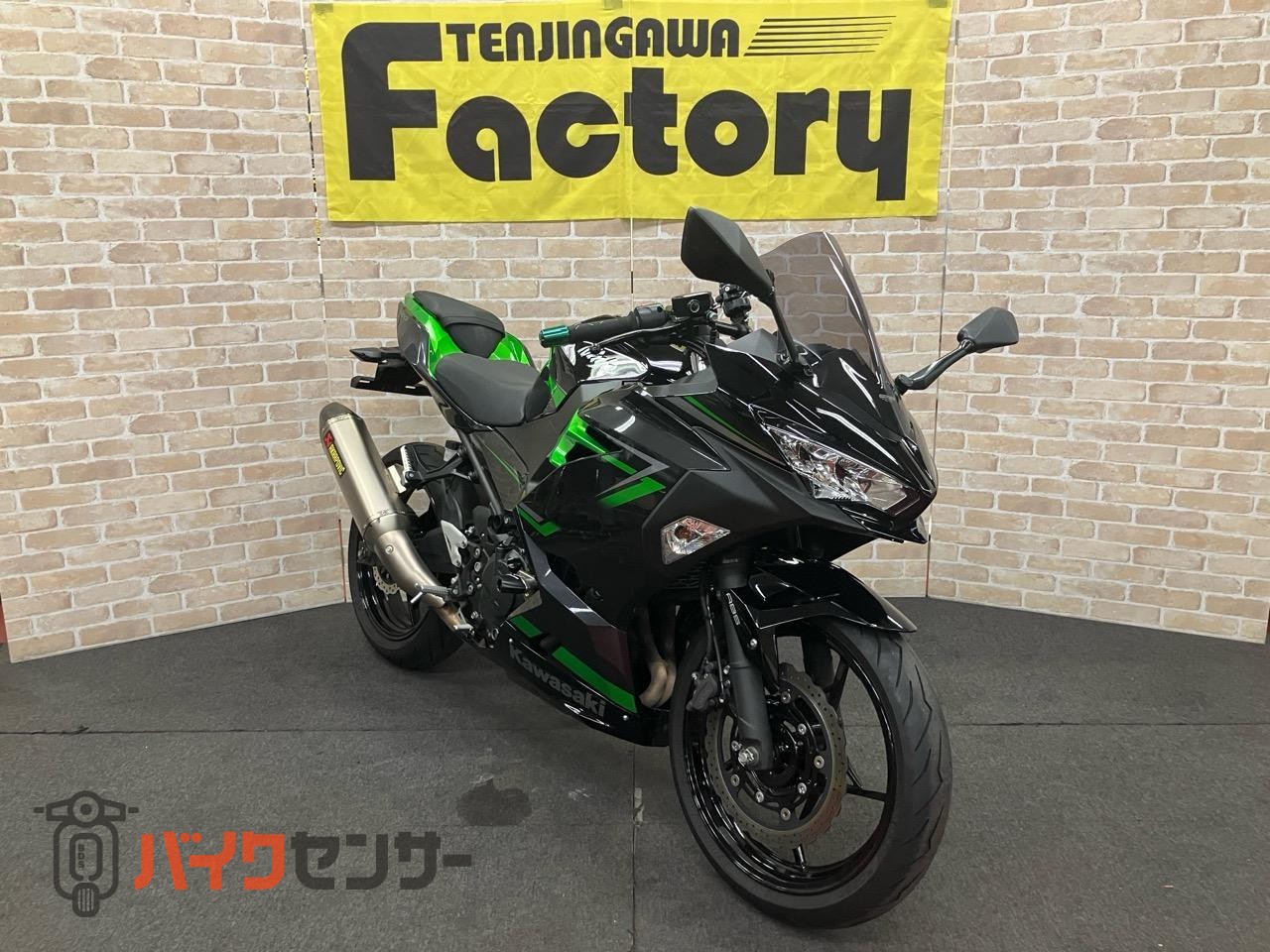 NINJA400 アクラポスリップオン　コアガード　サイドスライダー　スクリーン　ハイシート　マウントバー　バーエンド_2