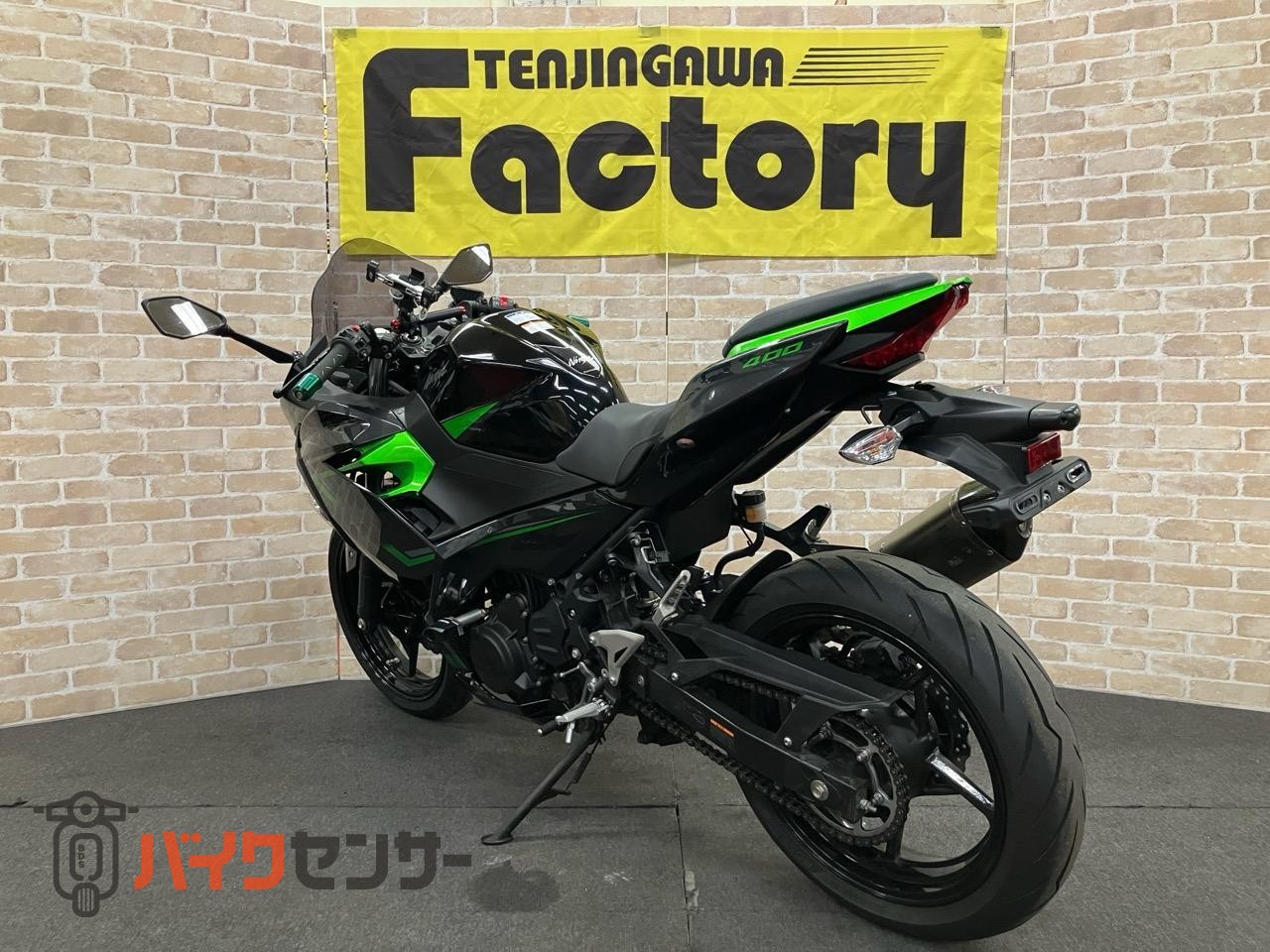 NINJA400 アクラポスリップオン　コアガード　サイドスライダー　スクリーン　ハイシート　マウントバー　バーエンド_5