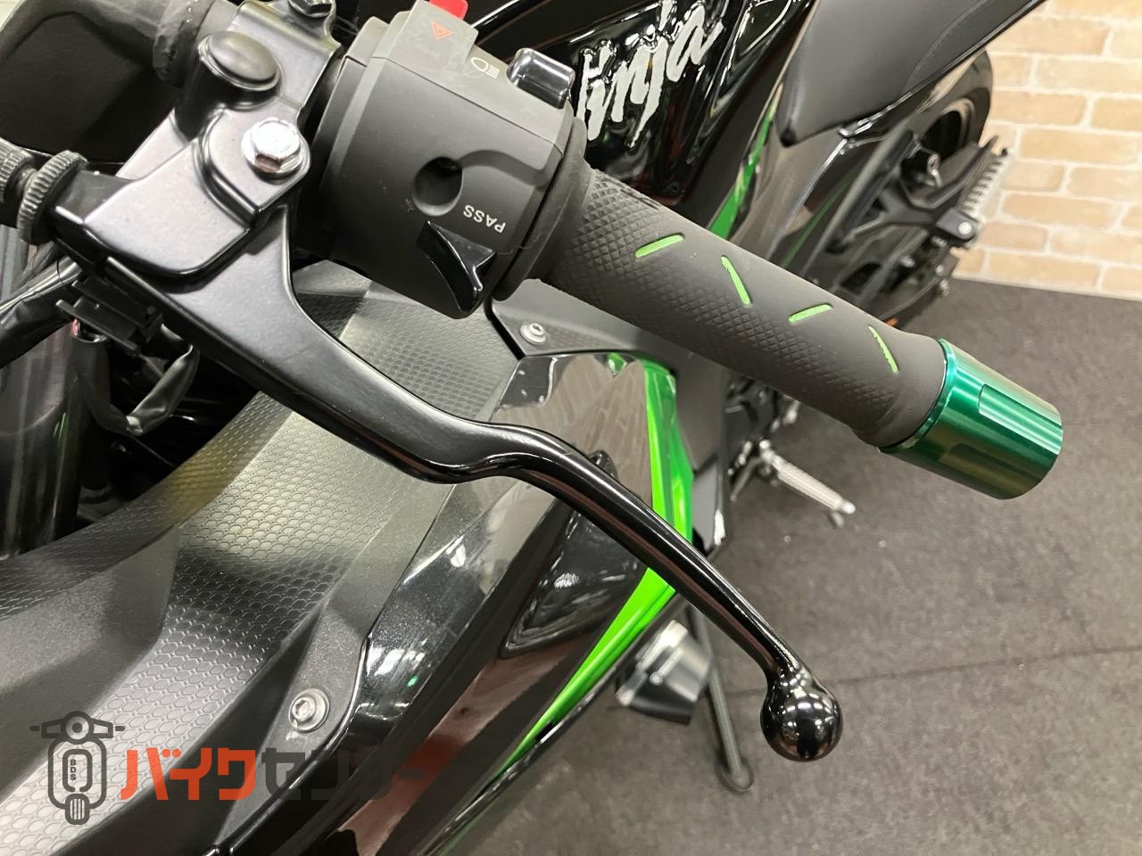 NINJA400 アクラポスリップオン　コアガード　サイドスライダー　スクリーン　ハイシート　マウントバー　バーエンド_21