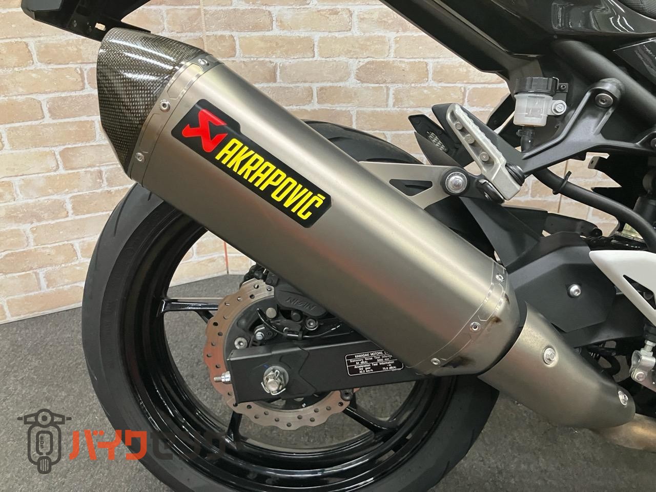 NINJA400 アクラポスリップオン　コアガード　サイドスライダー　スクリーン　ハイシート　マウントバー　バーエンド_36