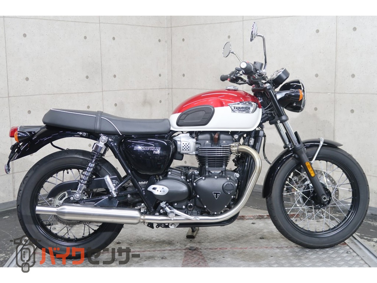 トライアンフ ボンネビルT100 DGJ900 ETC バッテリー交換済み 71646