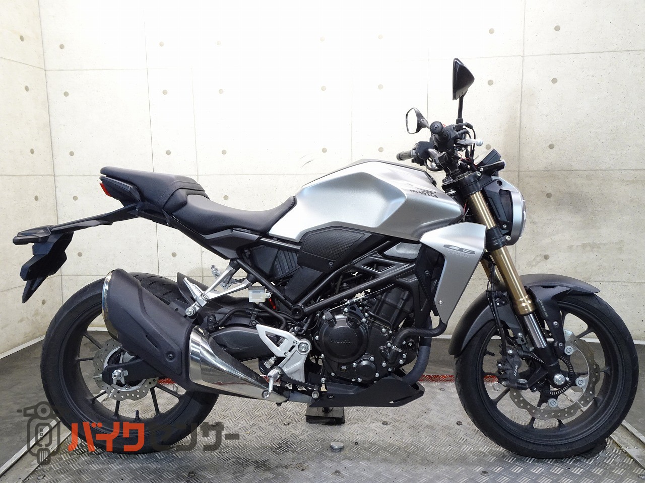 NO.4932　ＣＢ２５０Ｒ（ＭＣ５２） 水冷４サイクル単気筒エンジン　ＦＩ車　ＡＢＳ付き　艶消しネイビー　☆彡 ホンダ CB250R MC52 2019年モデル ネイキッド ABS デイトナ