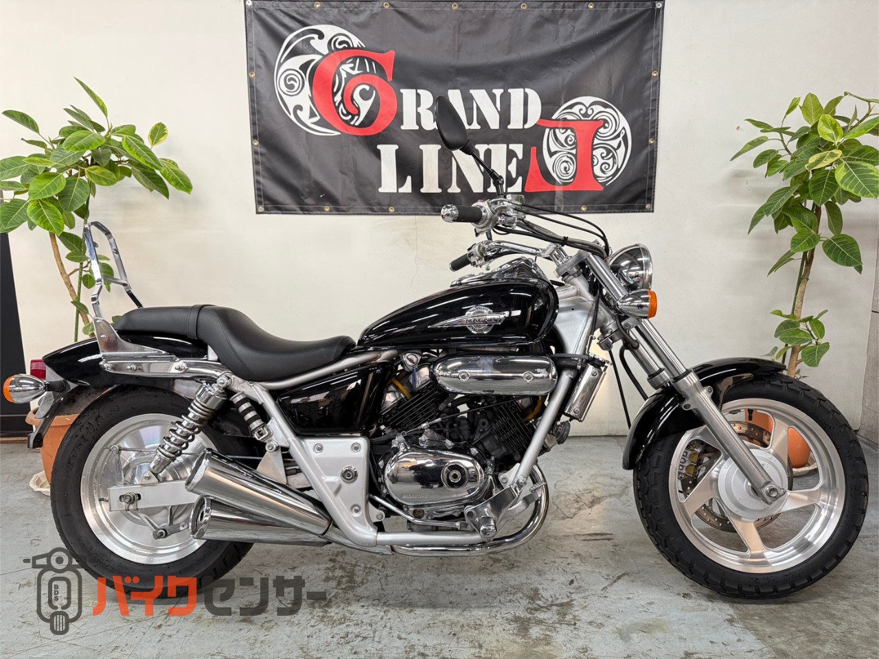 ホンダ マグナ250 純正マフラー、タイヤ前後新品、フル塗装、2001年式