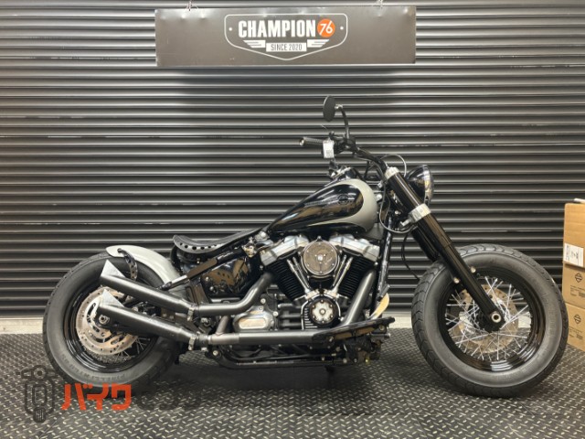 FLSL ソフテイルスリム オールペン　サイドナンバー　ＲＳＤパーツ多数　リックスモーターサイクルリアフェンダー／シート　ＥＴＣ