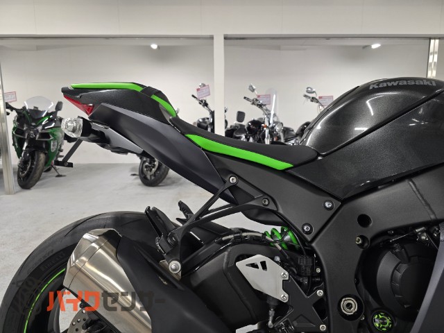 NINJA ZX-10R SE マルケジーニ クイックシフト 電子制御サスペンション