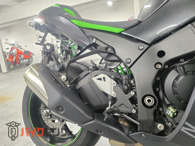 NINJA ZX-10R SE マルケジーニ クイックシフト 電子制御サスペンション